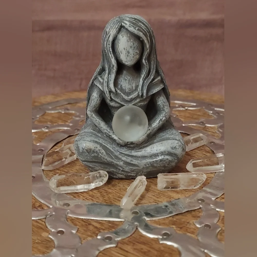 1 DAY SALE!!! Lunar Goddess Moon Goddess Witchy Woman Crystal Ball Magic Statue - Picture 10 of 13